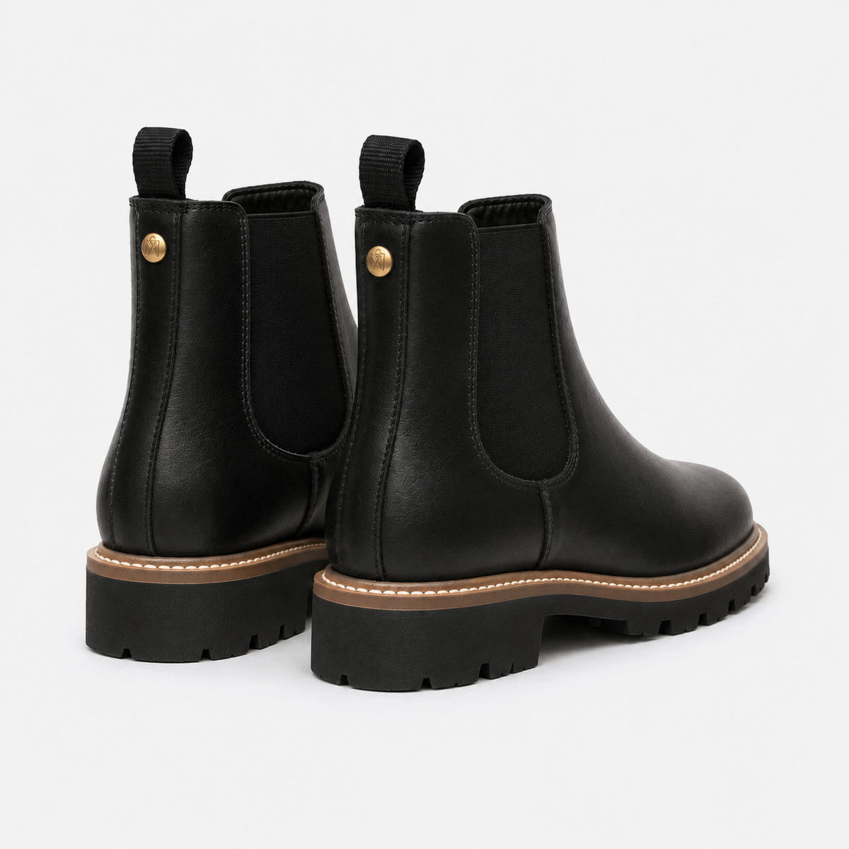 Go-To Lug Chelsea Boot 2.0 Black
