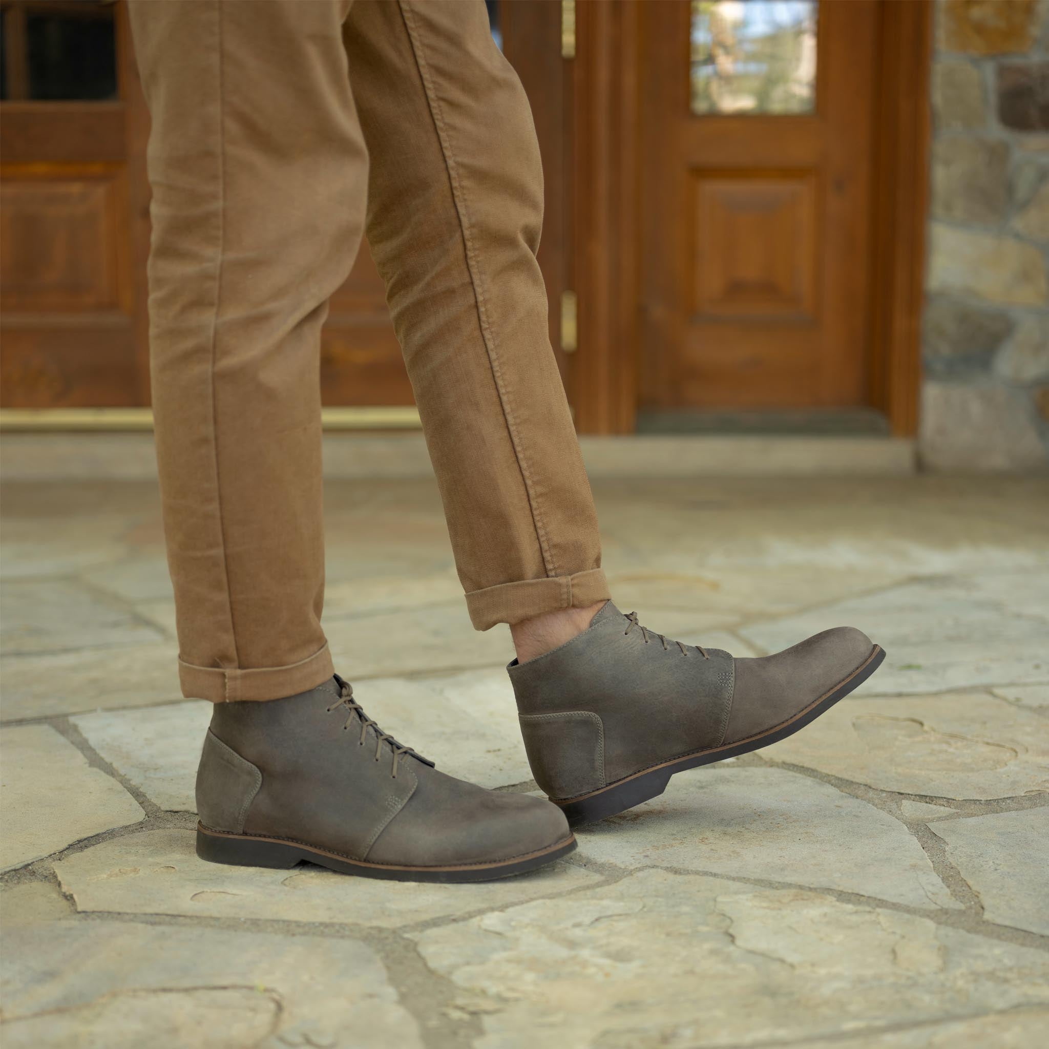 Chelsea boots vs outlet chukka boots